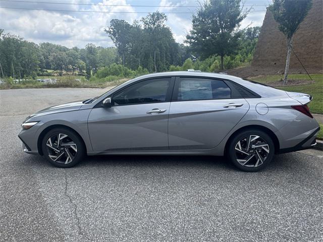 2025 Hyundai Elantra SEL Sport photo 2