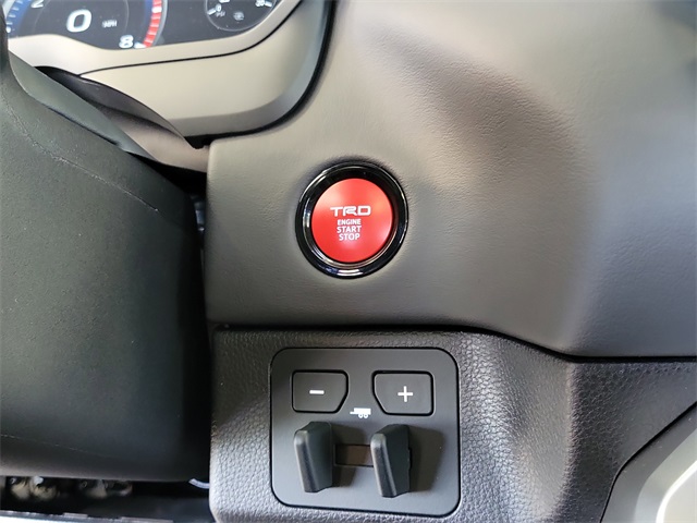2025 Toyota Tundra Platinum CrewMax photo 26
