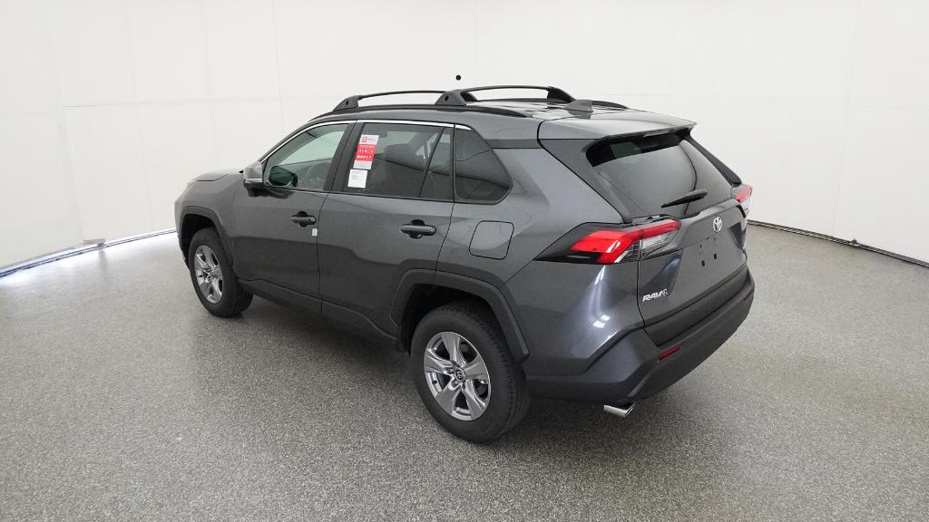 2025 Toyota RAV4 XLE photo 13