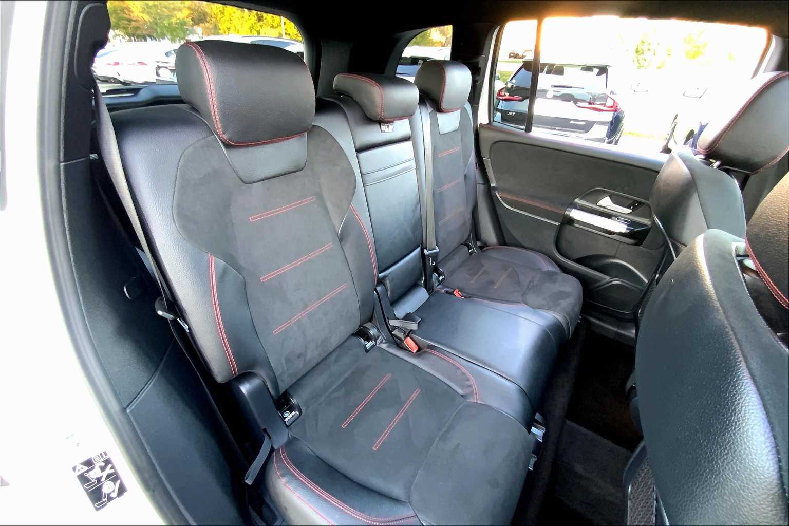 2021 Mercedes Benz GLB 250 4MATIC photo 16