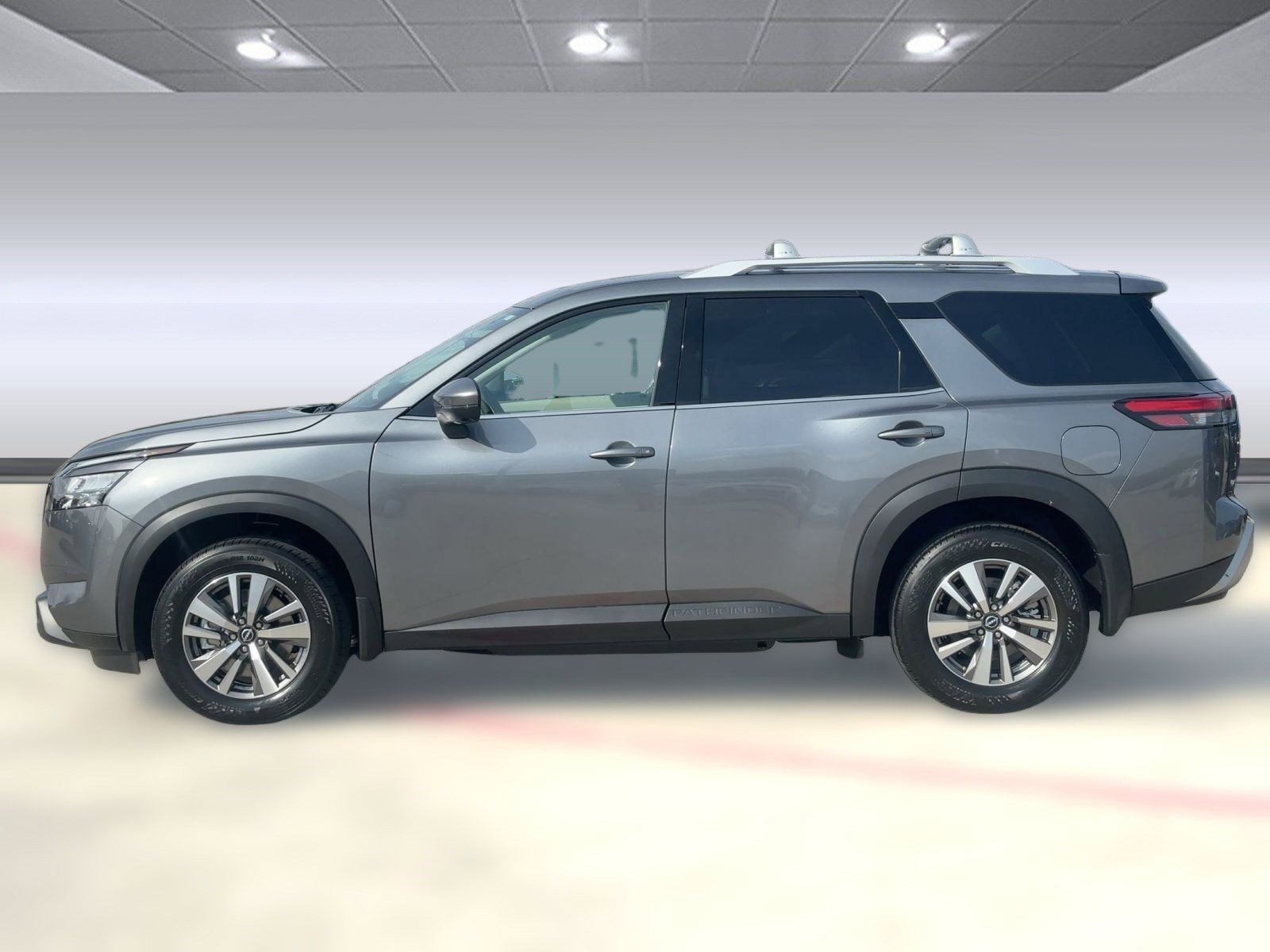 2025 Nissan Pathfinder SL photo 2