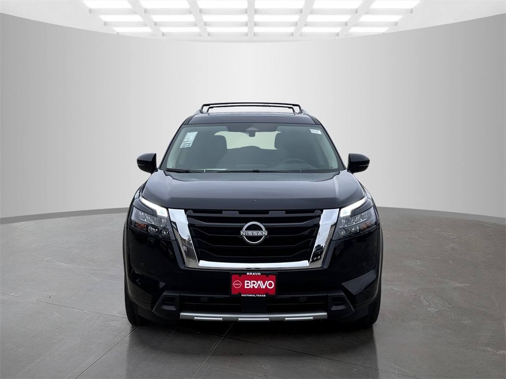 2025 Nissan Pathfinder Platinum photo 2