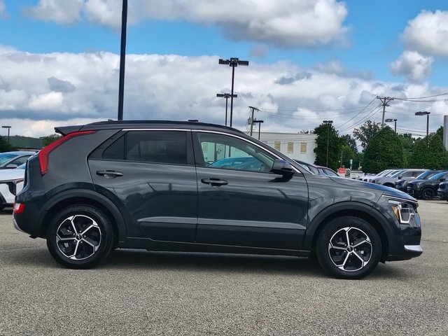 2024 Kia Niro LX photo 3