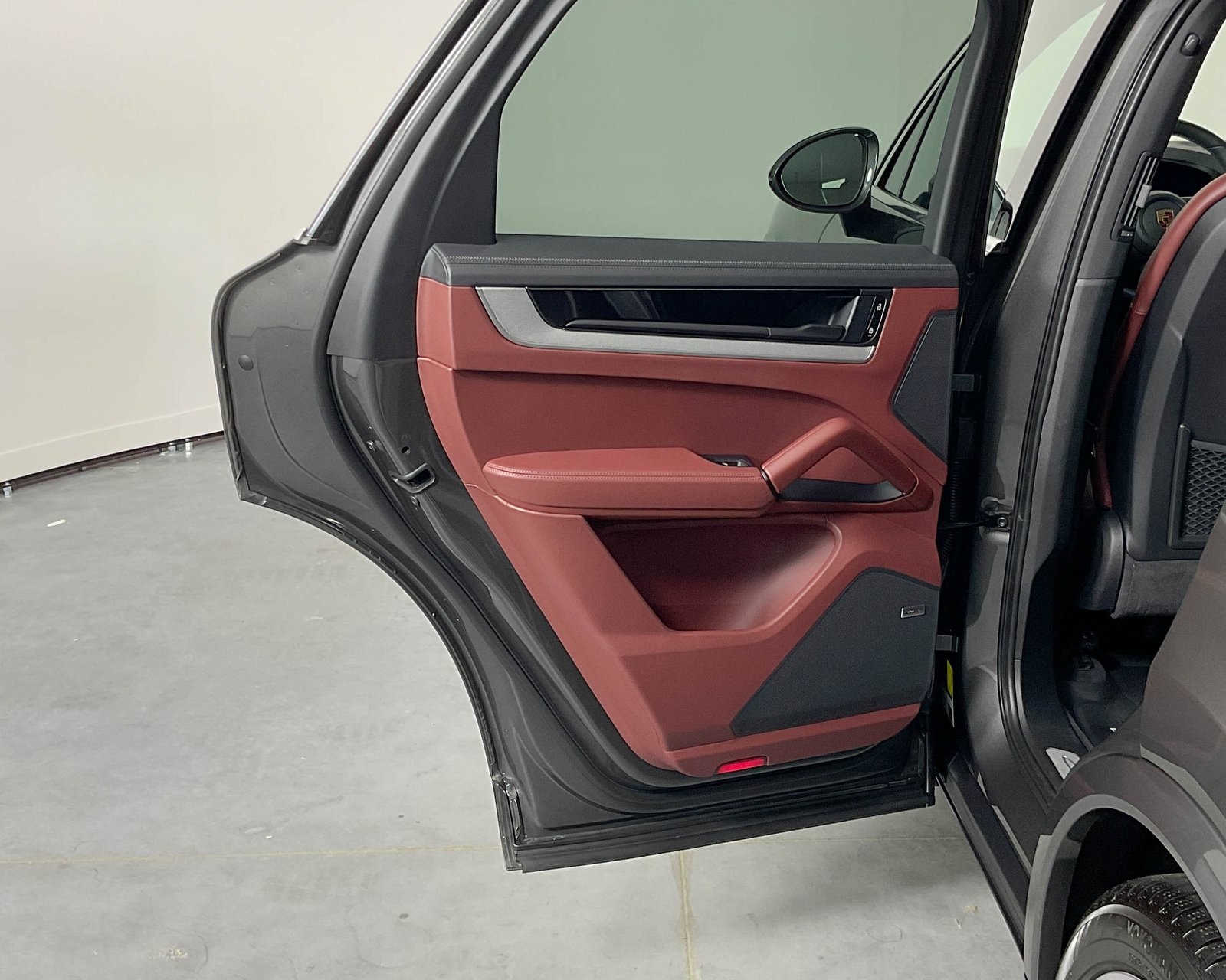 2024 Porsche Cayenne photo 27