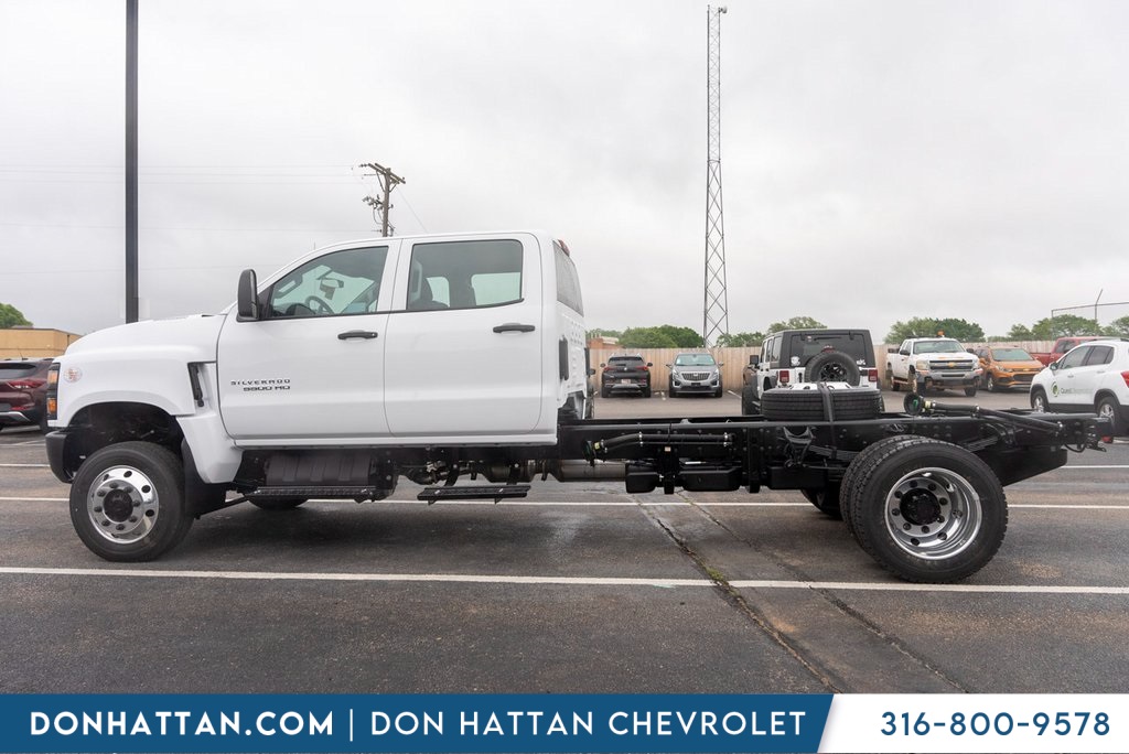 2024 Chevrolet Silverado 5500HD Work Truck photo 2