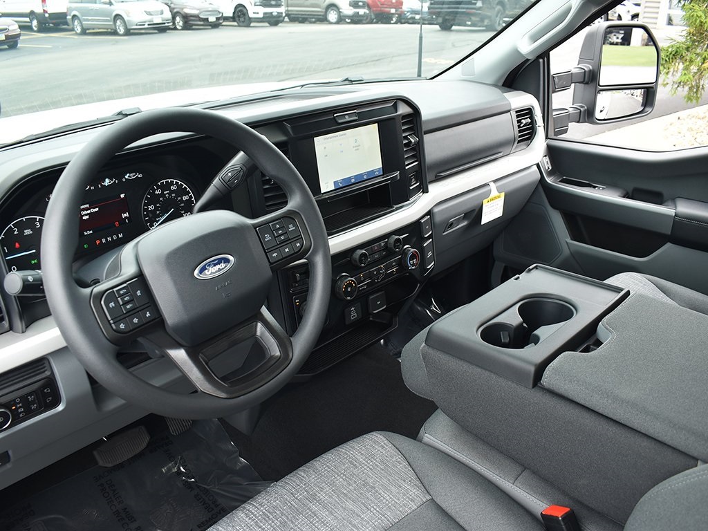 2025 Ford F-350 XLT photo 4