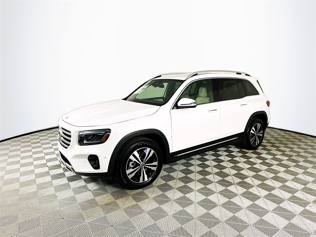 2025 Mercedes Benz GLB 250 photo 3