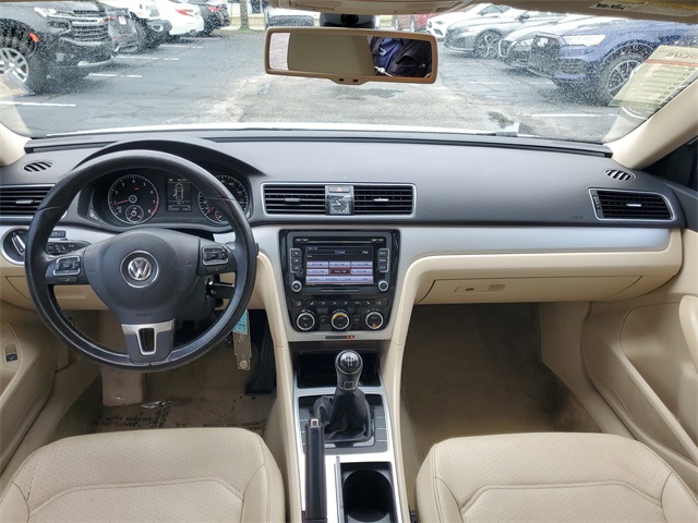 2012 Volkswagen Passat SE photo 18