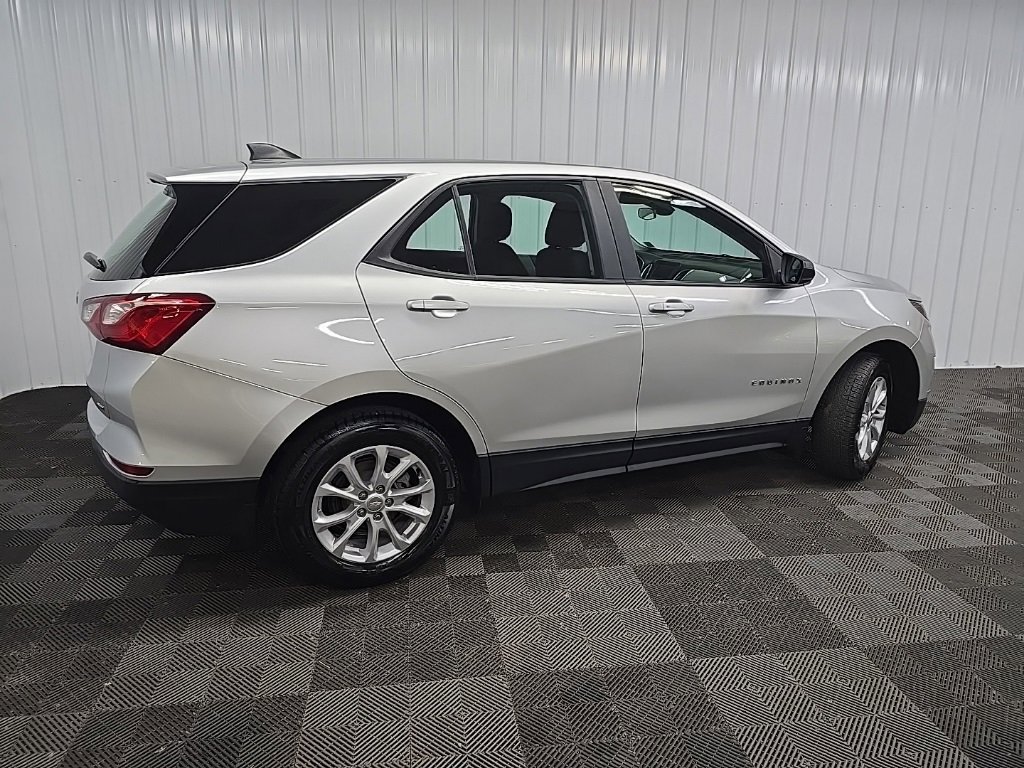 2021 Chevrolet Equinox LS photo 3