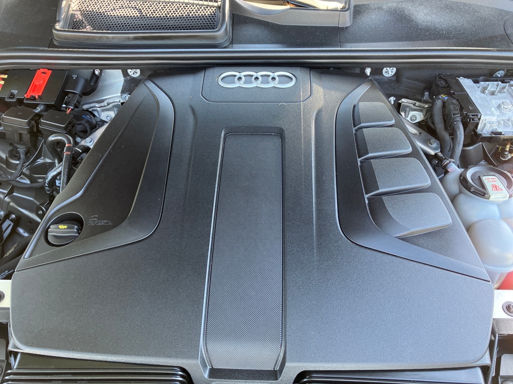 2021 Audi Q7 45 Premium photo 16