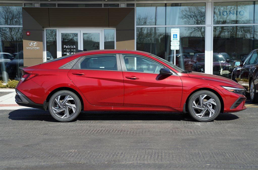 2025 Hyundai Elantra SEL Sport photo 3