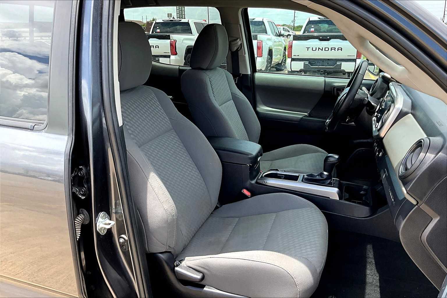 2023 Toyota Tacoma SR5 Double Cab V6 photo 8