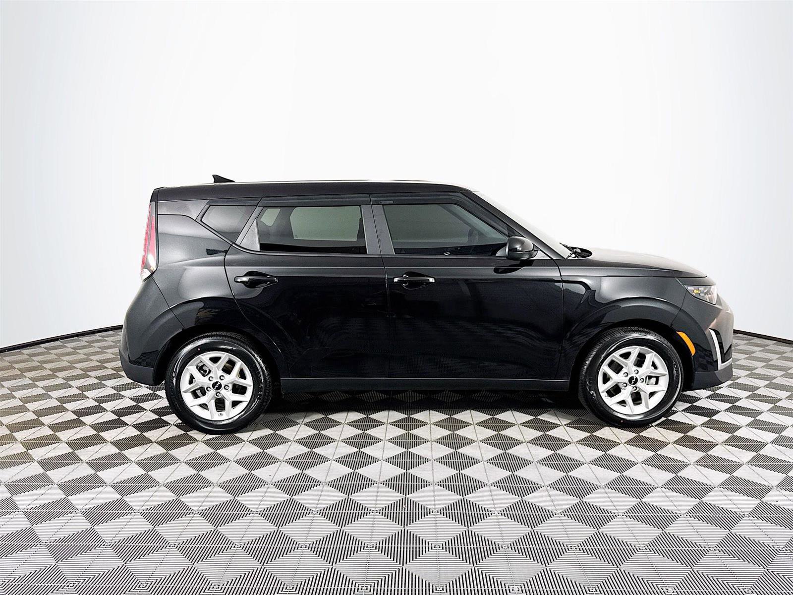 2023 Kia Soul S photo 3