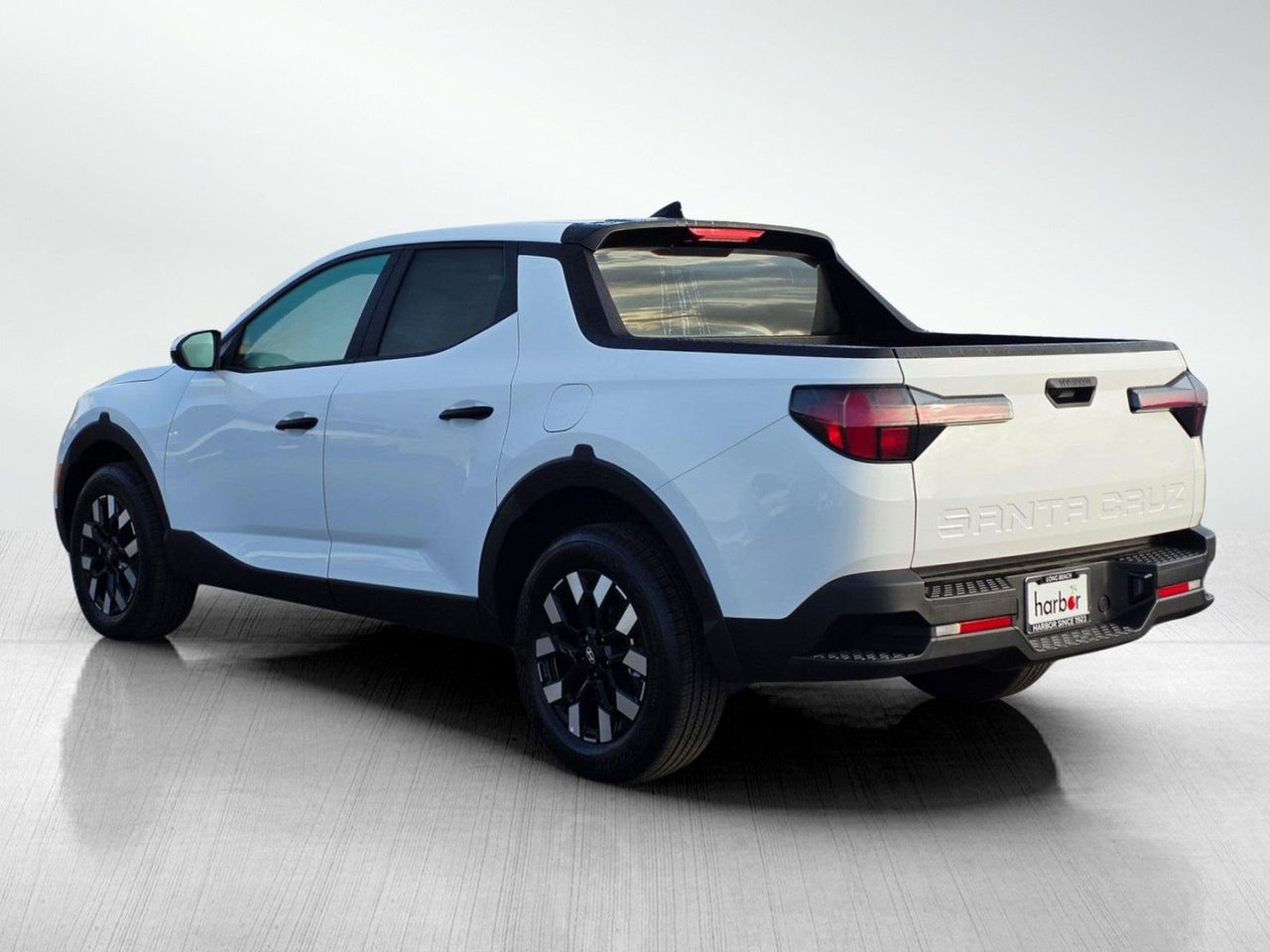 2025 Hyundai Santa Cruz SE photo 2