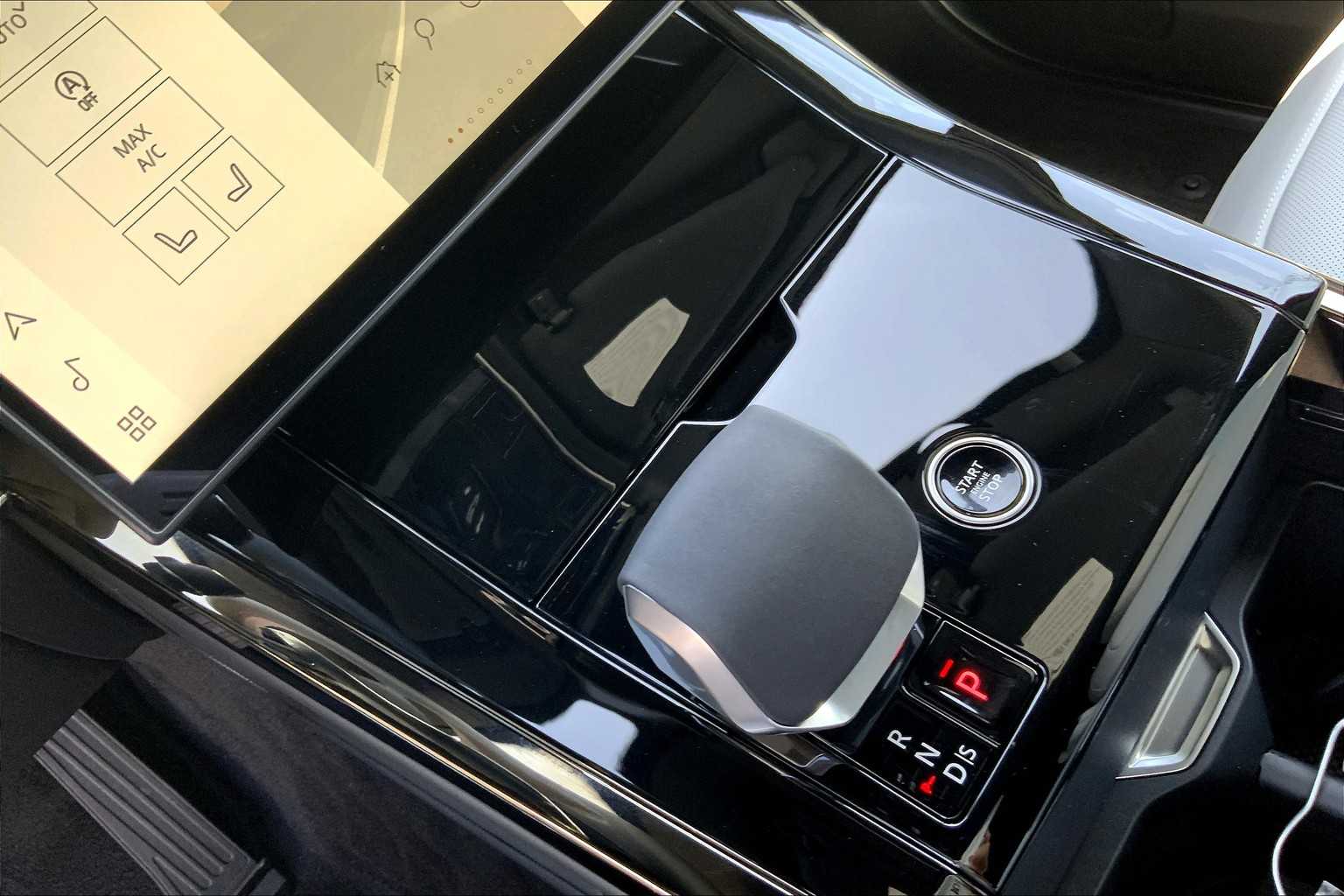 2025 Land Rover Range Rover Sport SE photo 6