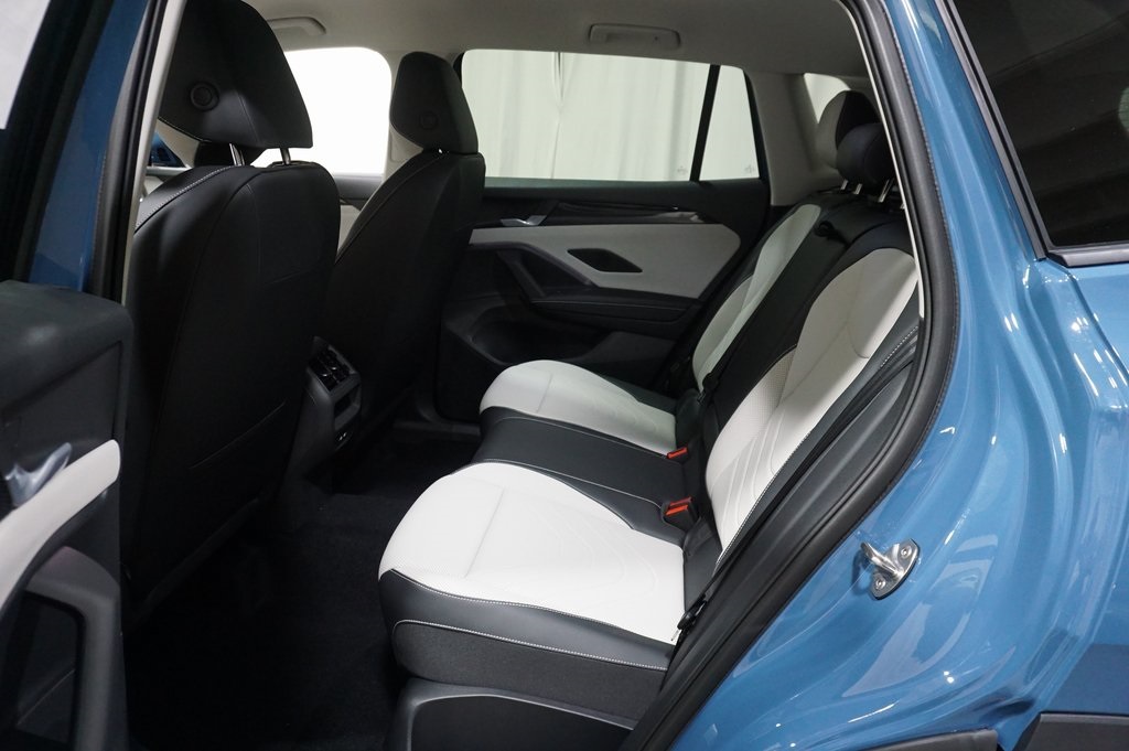2025 Volkswagen Tiguan SE photo 9