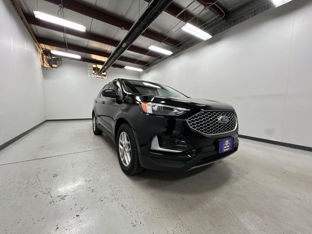 2023 Ford Edge SEL photo 2