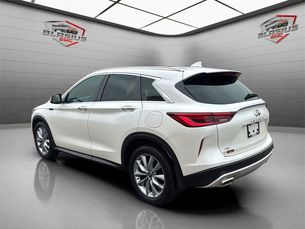 2022 Infiniti QX50 Luxe AWD photo 3