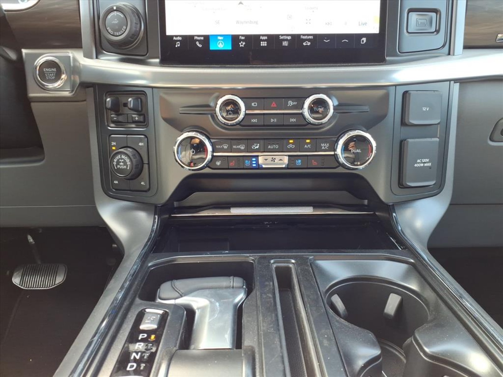 2025 Ford F-150 Lariat photo 12