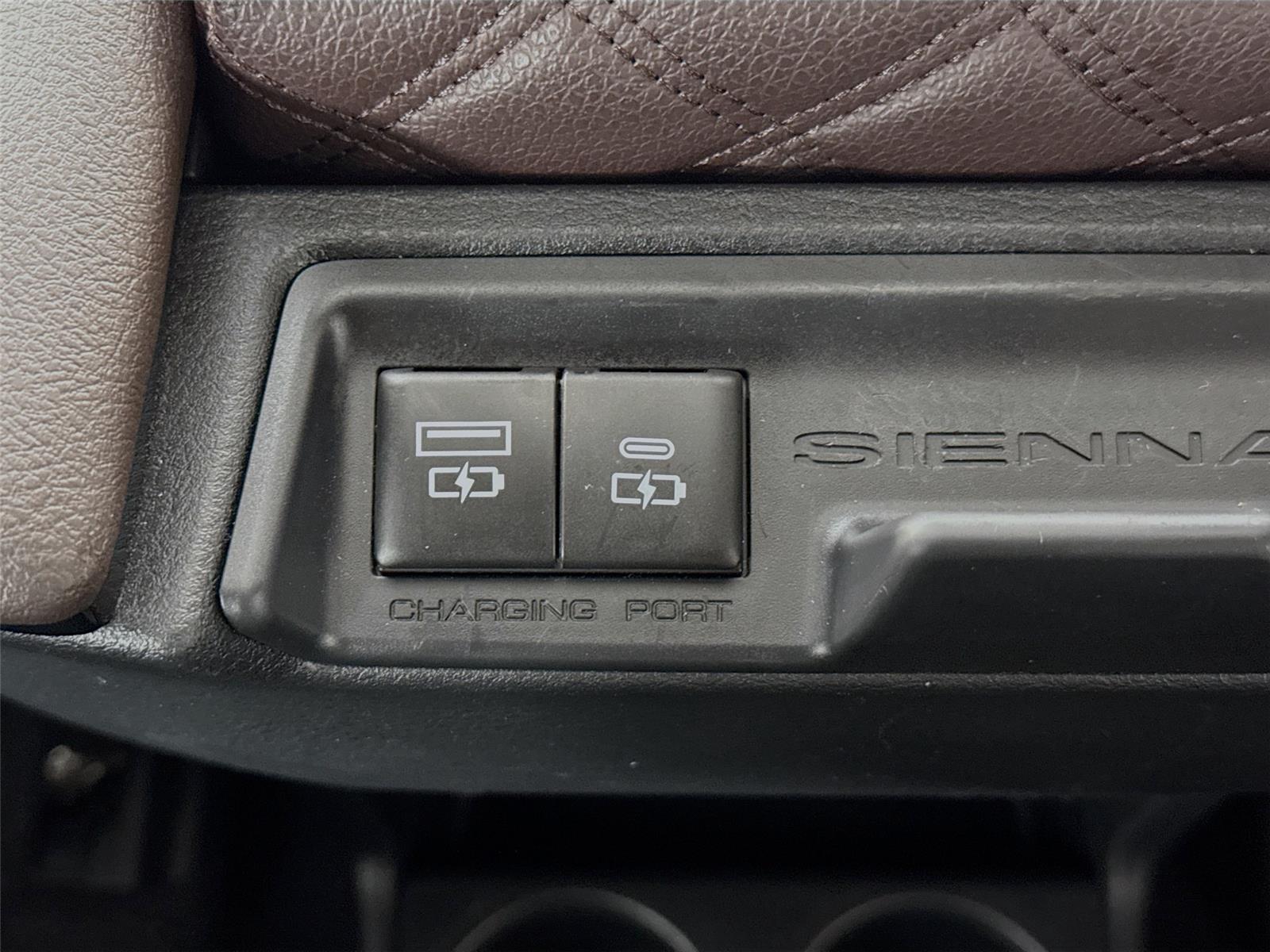 2023 Toyota Sienna Platinum photo 34