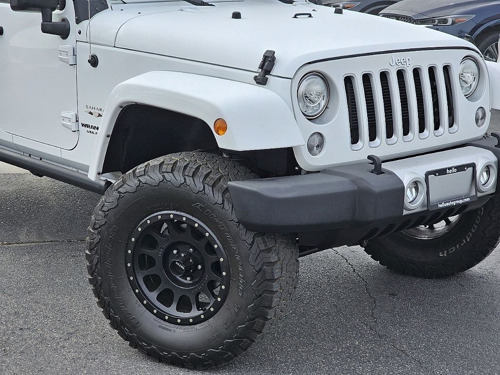 2017 Jeep Wrangler Unlimited Sahara photo 3