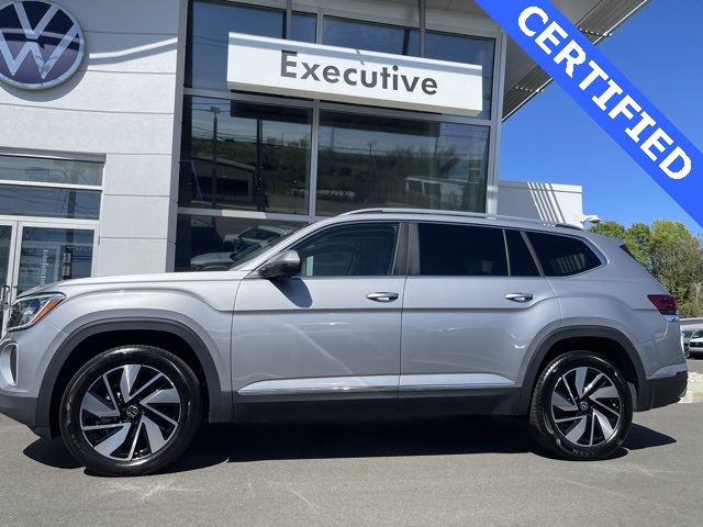 2024 Volkswagen Atlas SEL photo 2