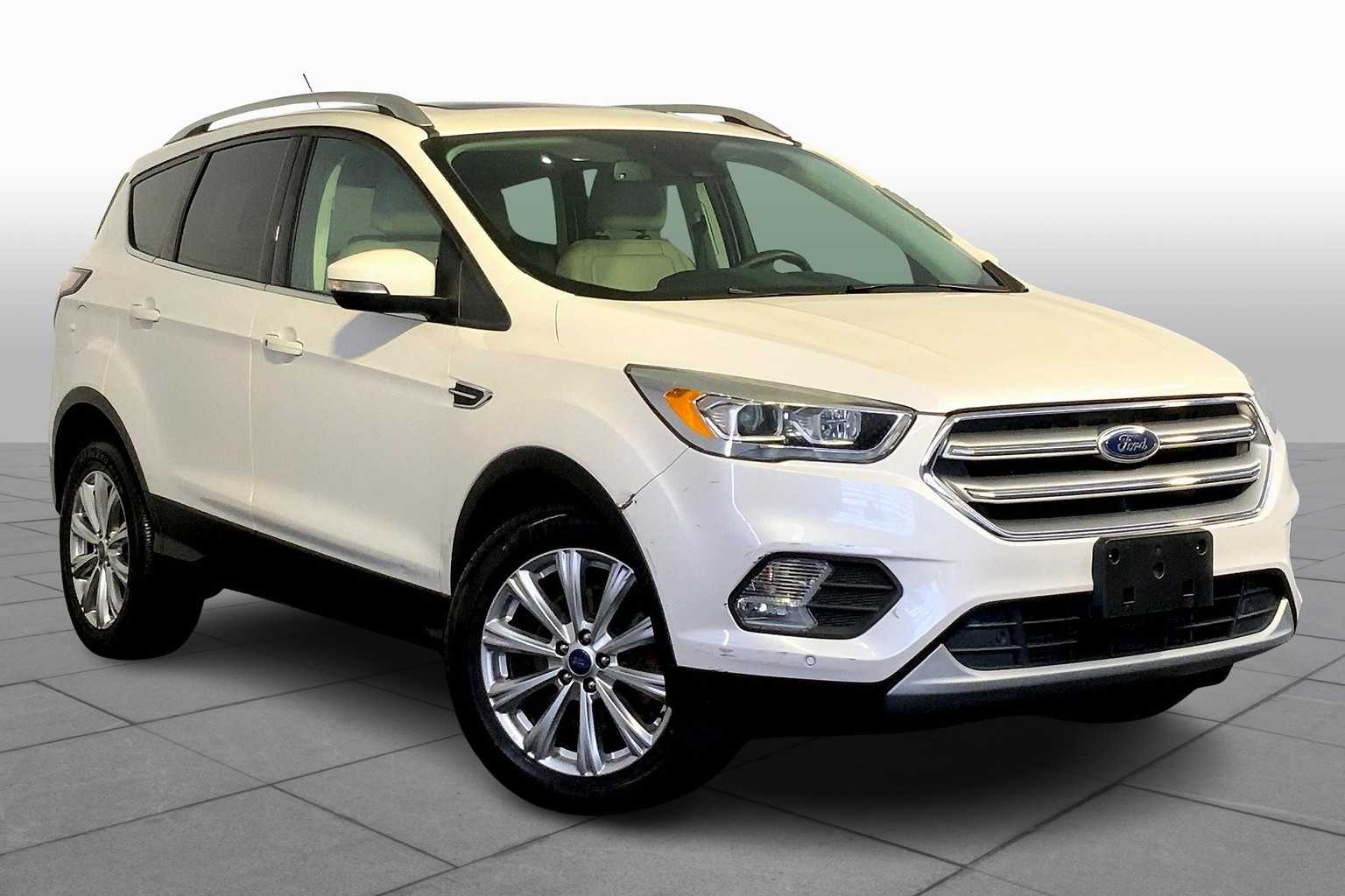 2017 Ford Escape Titanium photo 2