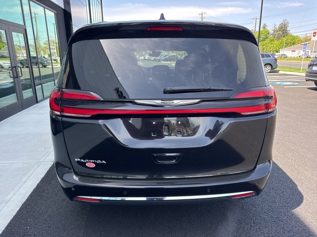 2022 Chrysler Pacifica Touring L photo 4