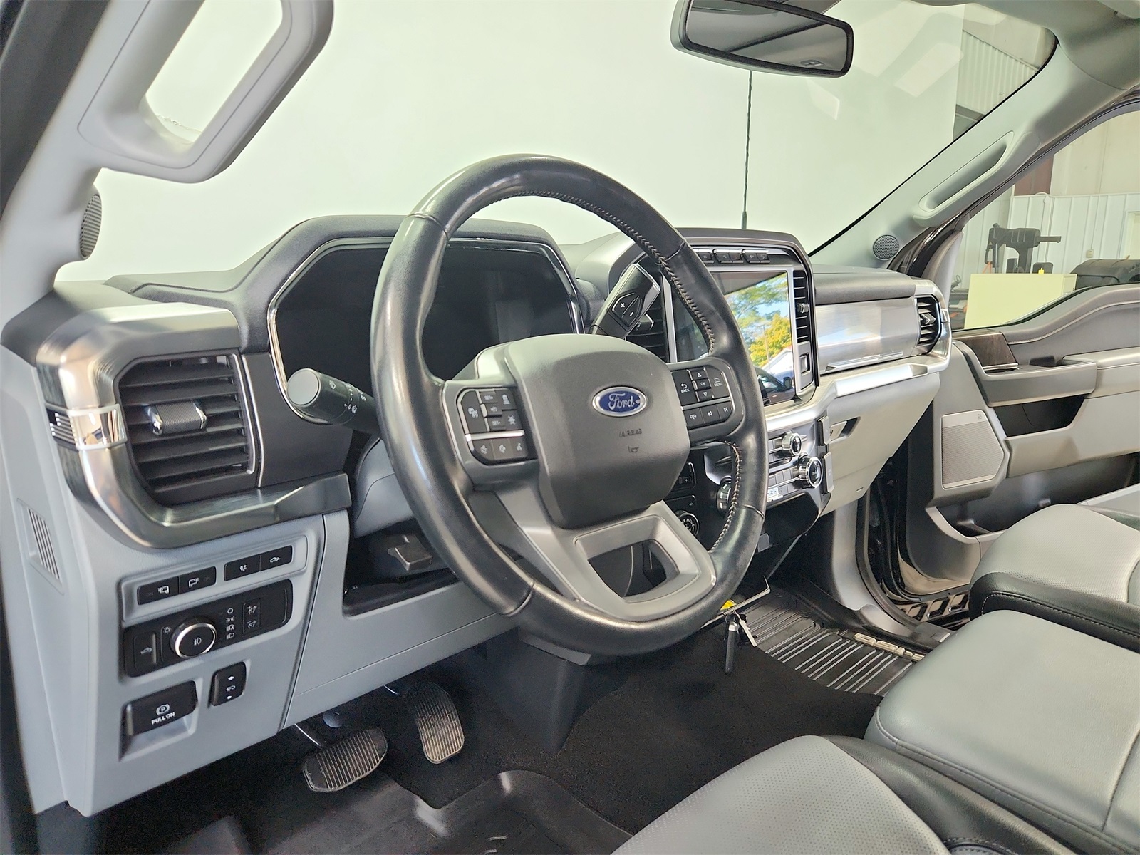 2022 Ford F-150 Lariat photo 17