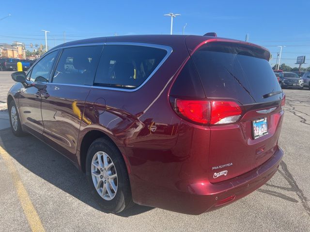 2018 Chrysler Pacifica Touring photo 4