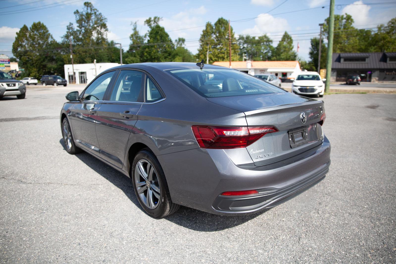 2024 Volkswagen Jetta SE photo 5