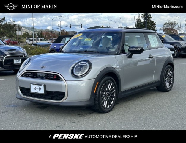 2025 MINI Hardtop 2 Door S's photo