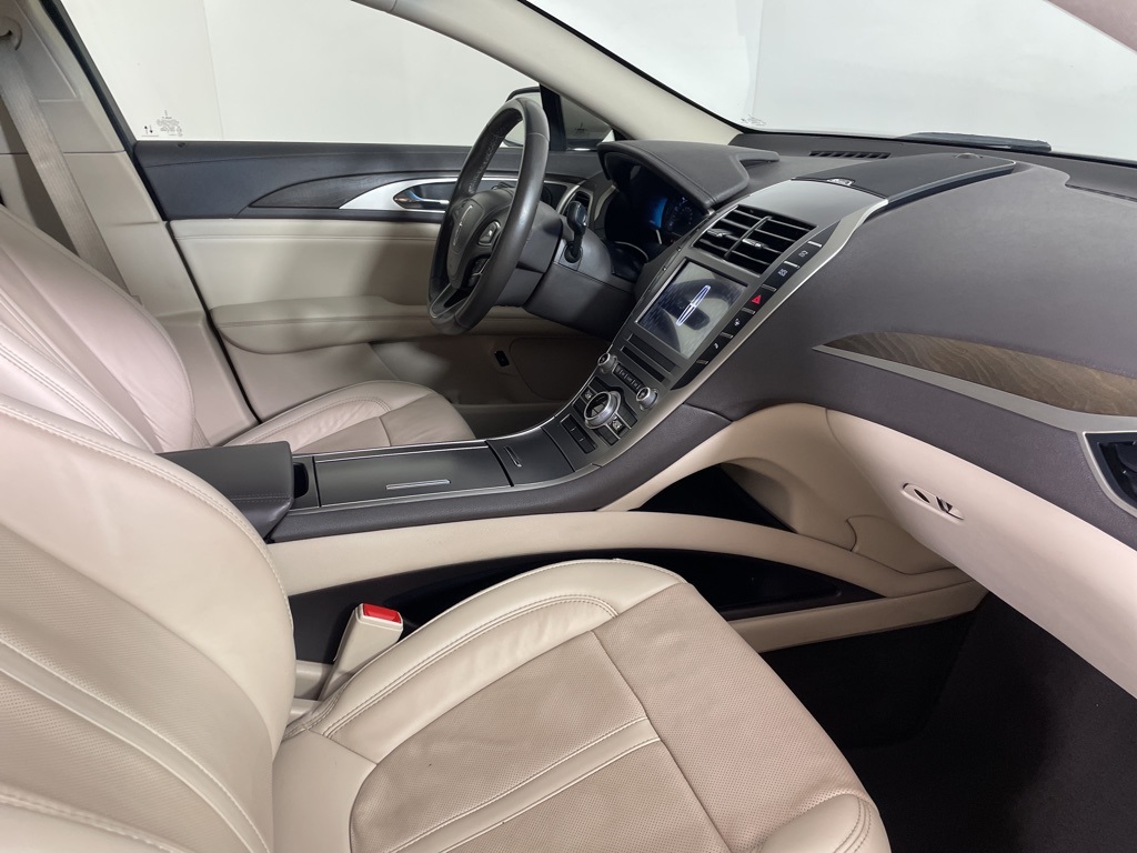 2020 Lincoln MKZ Hybrid Reserve photo 13