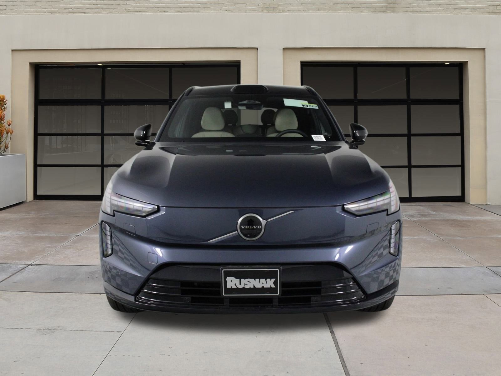 2025 Volvo EX90 Twin Motor Plus photo 2