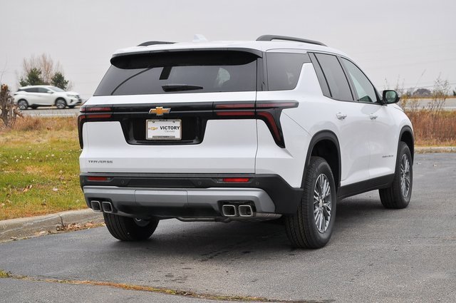 2026 Chevrolet Traverse photo 3