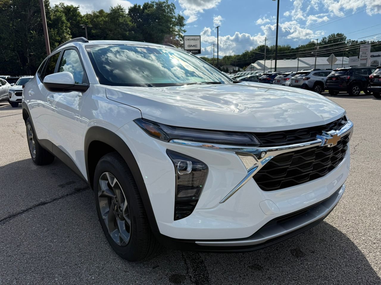 2025 Chevrolet Trax LT photo 9