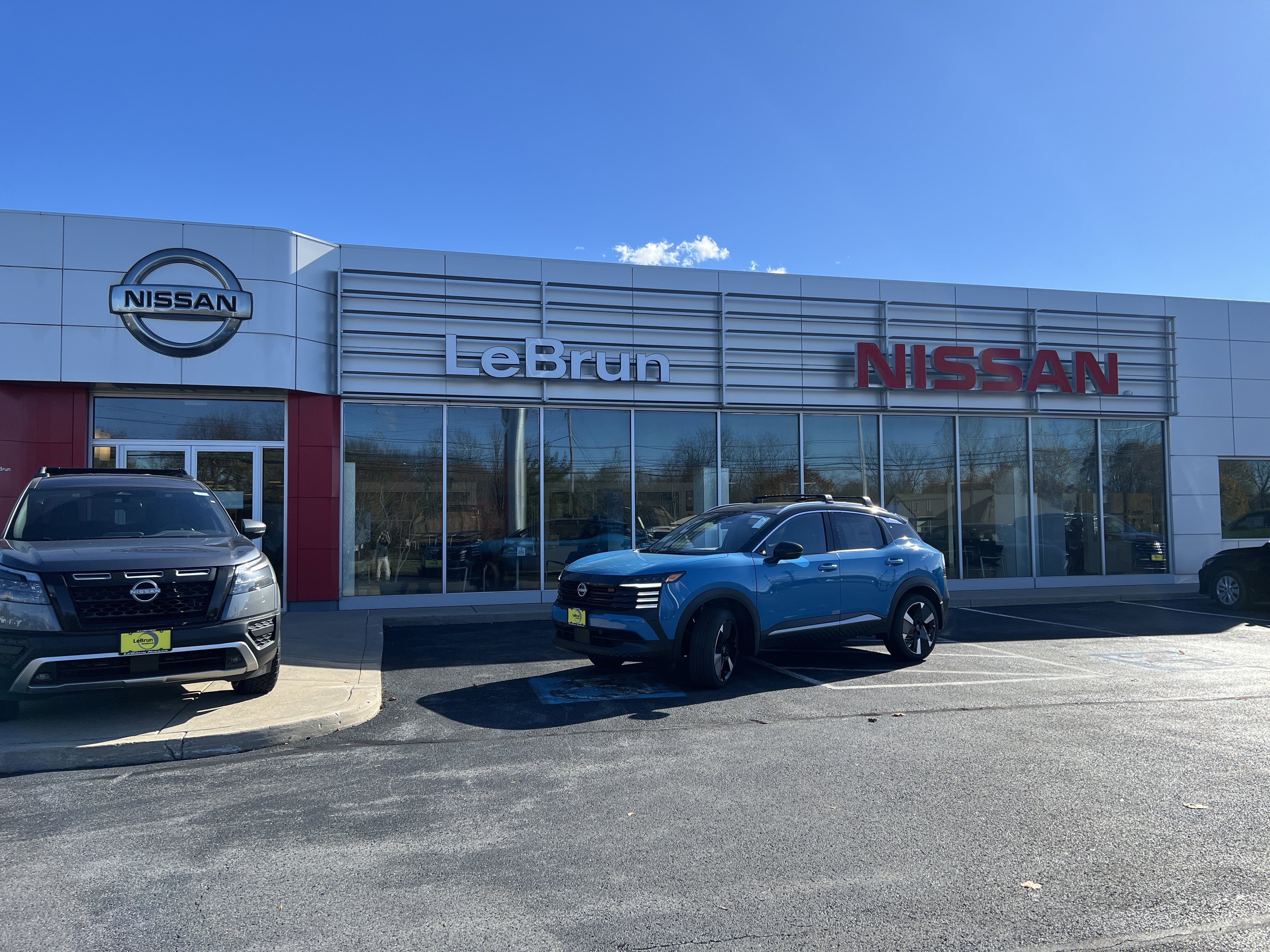 2026 Nissan KICKS SR AWD's photo