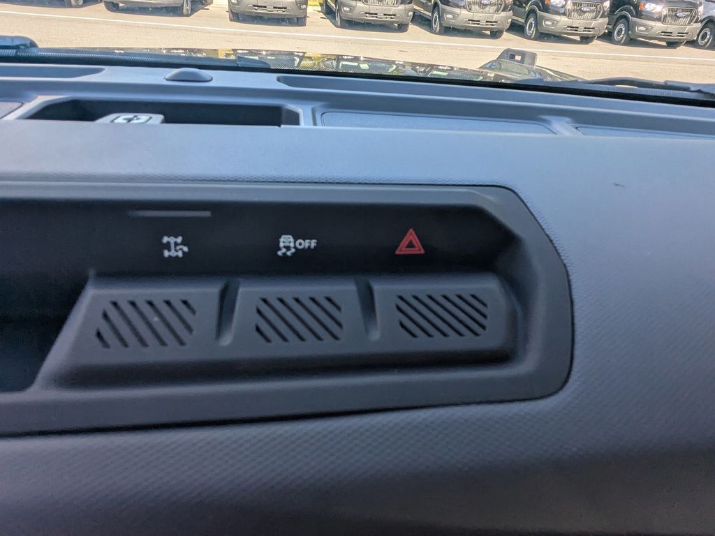 2025 Ford Bronco Base photo 27