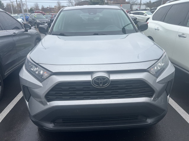 2022 Toyota RAV4 LE's photo