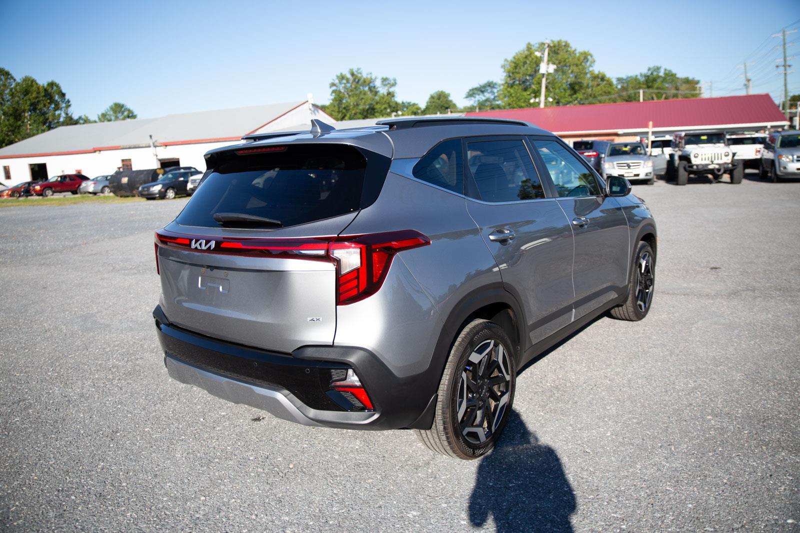 2025 Kia Seltos SX photo 3