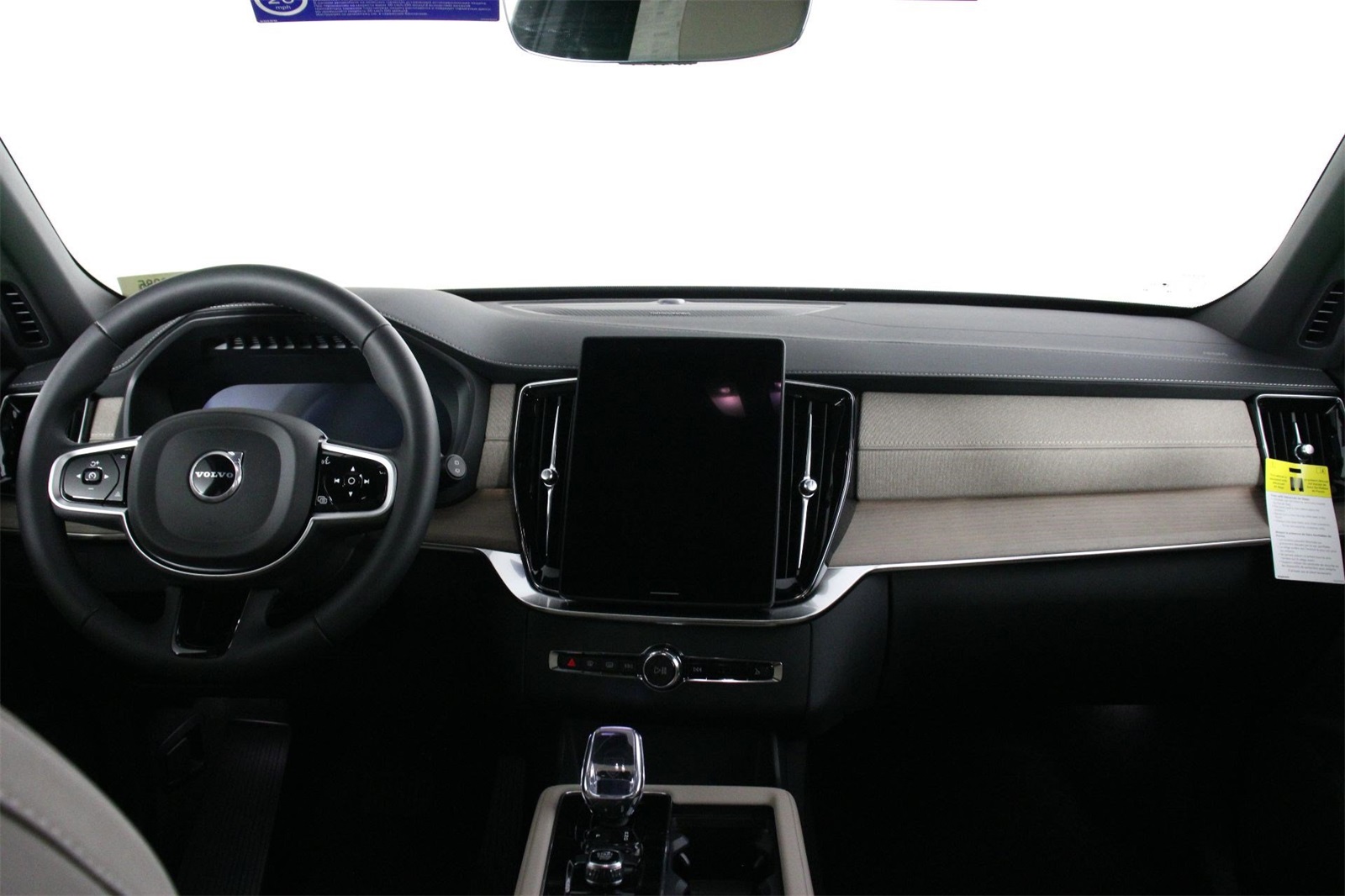 2025 Volvo XC90 Plus photo 3