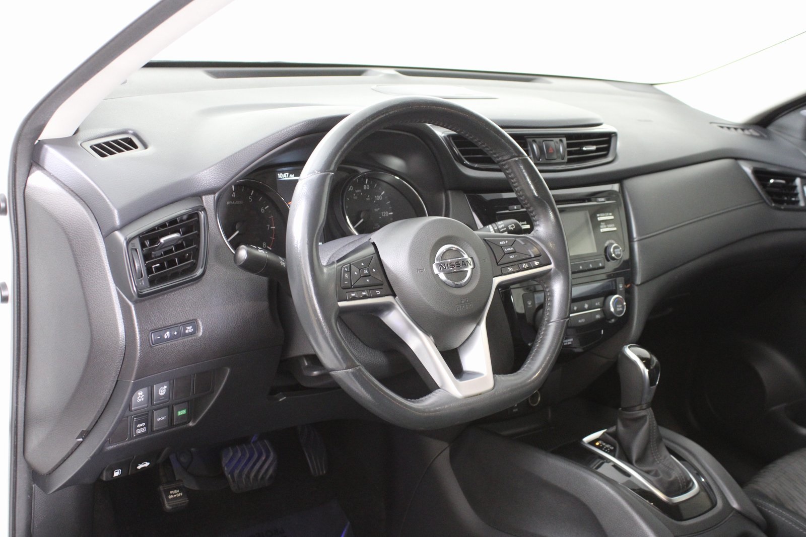 2017 Nissan Rogue SV photo 6