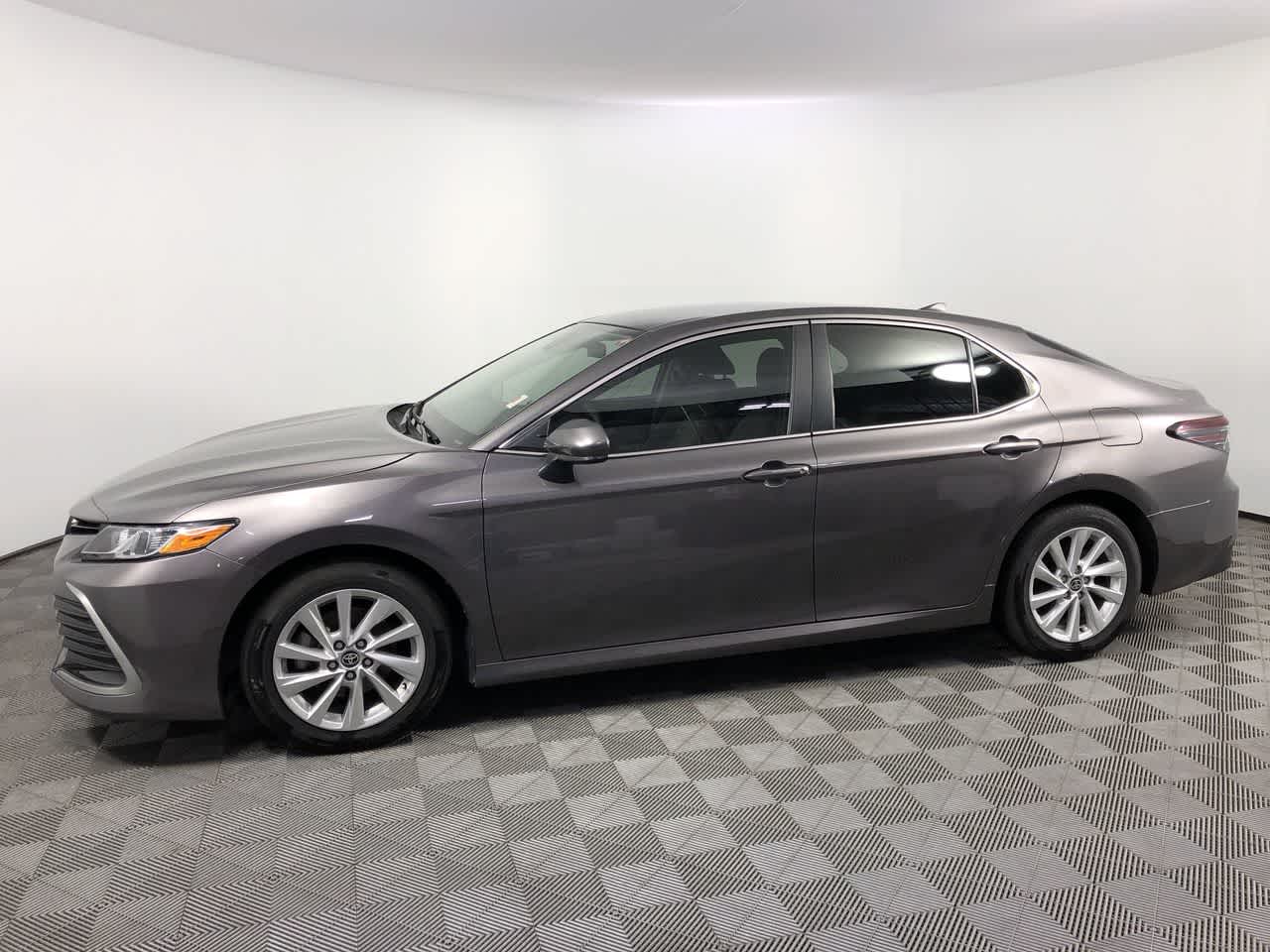 2023 Toyota Camry LE photo 4