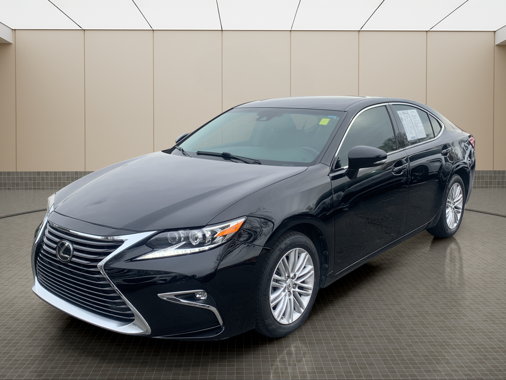 2016 Lexus ES 350's photo
