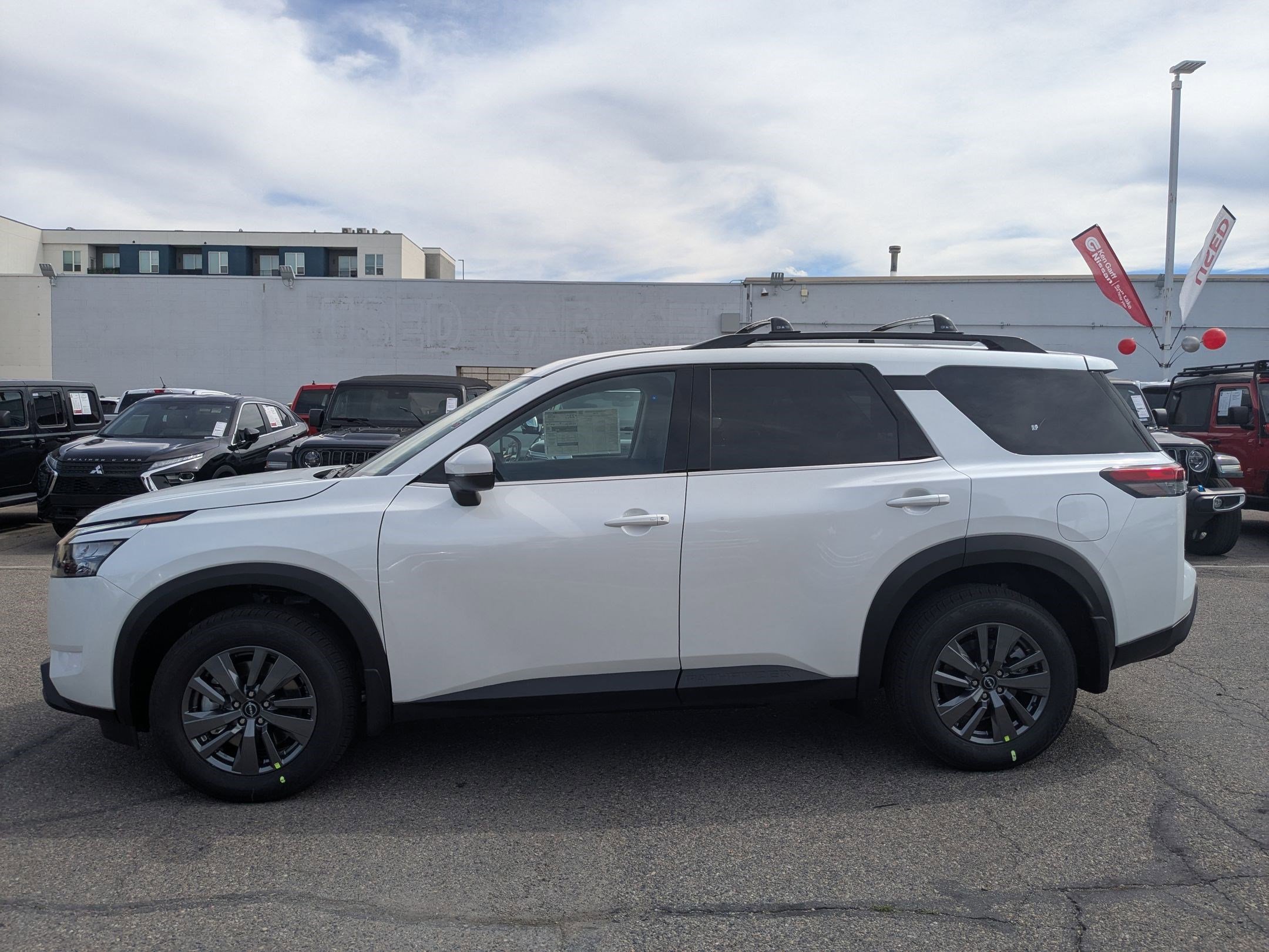 2025 Nissan Pathfinder SV photo 3