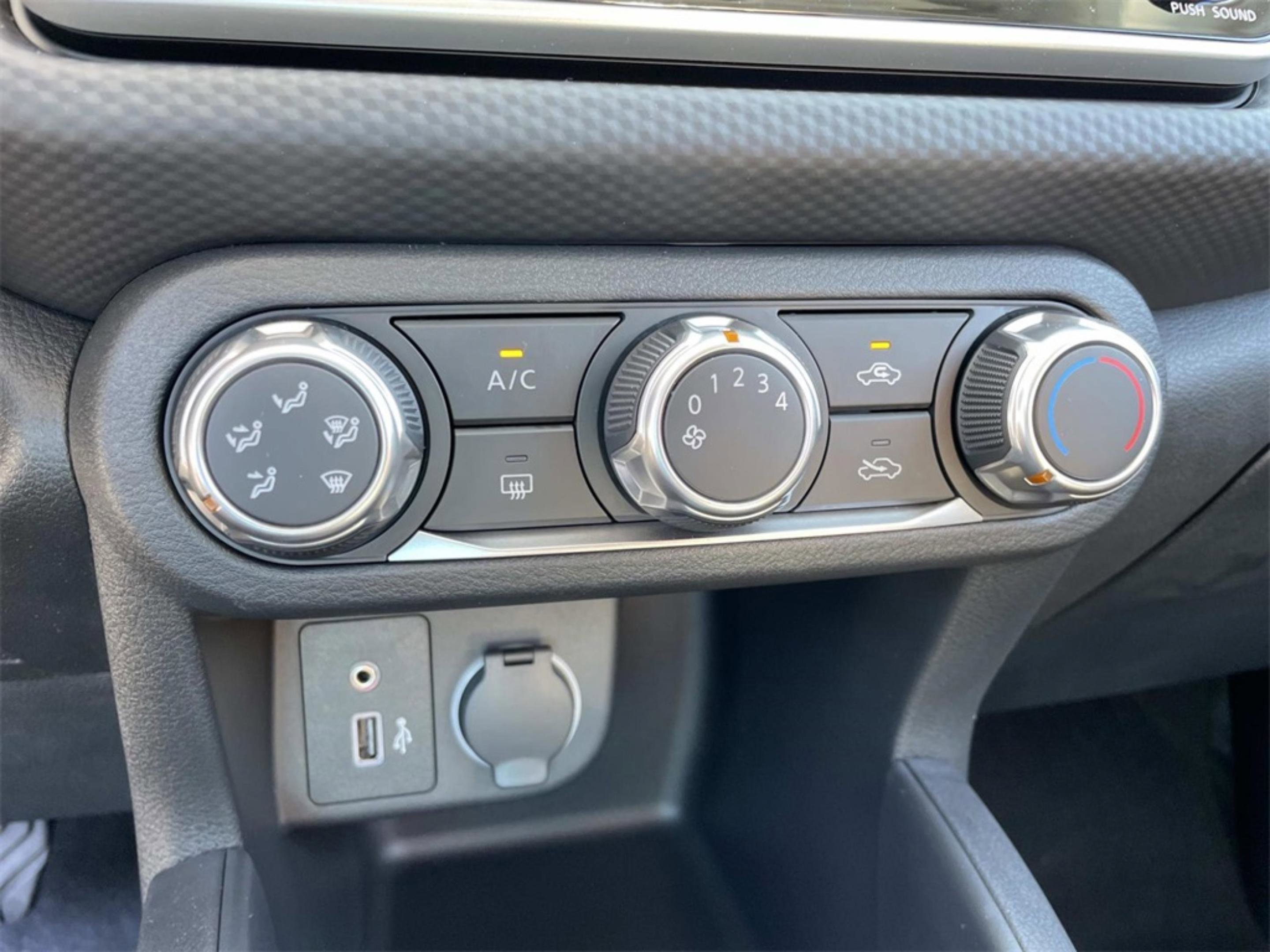 2025 Nissan Kicks Play S photo 14