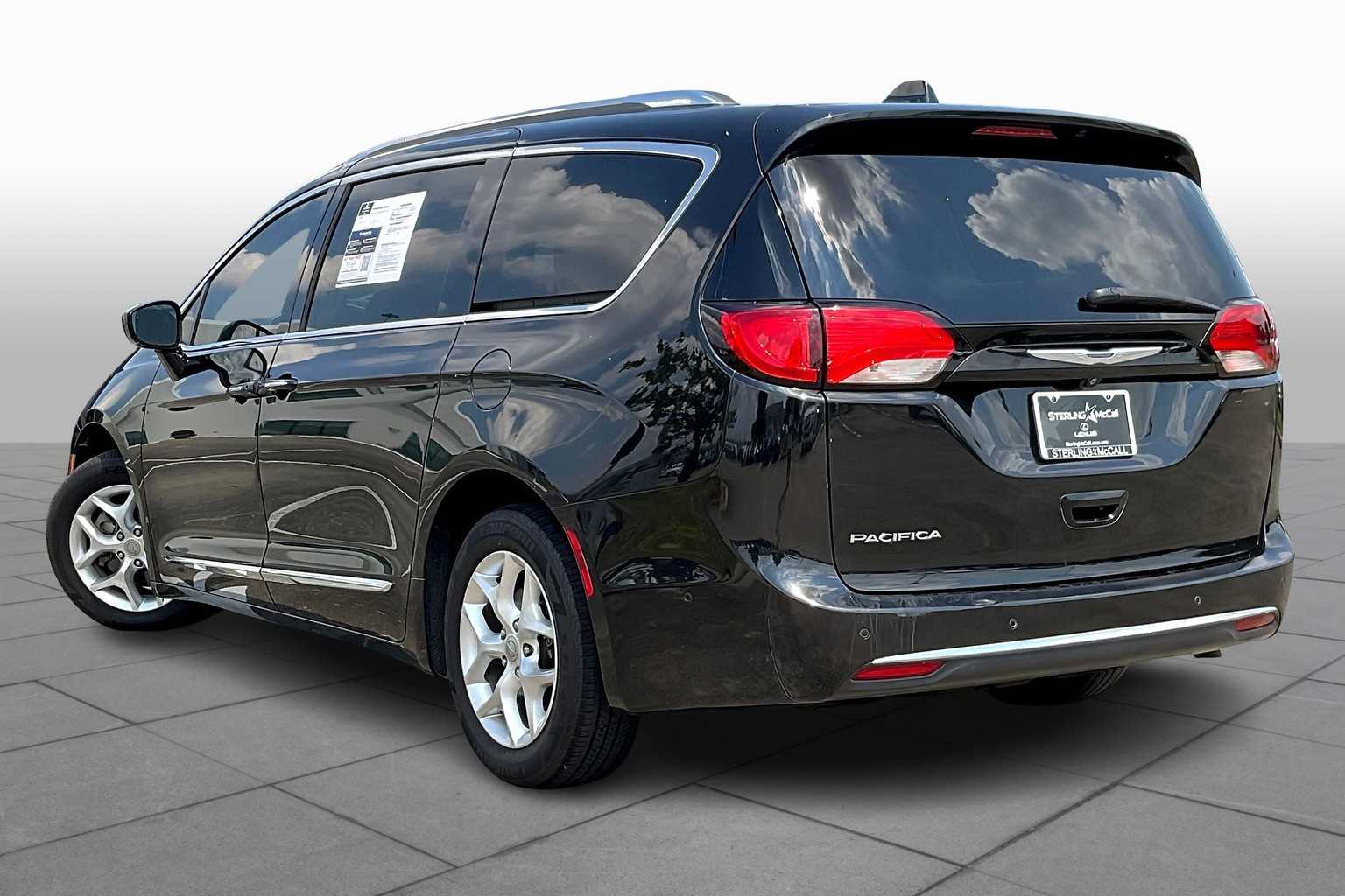 2020 Chrysler Pacifica Touring Plus photo 9
