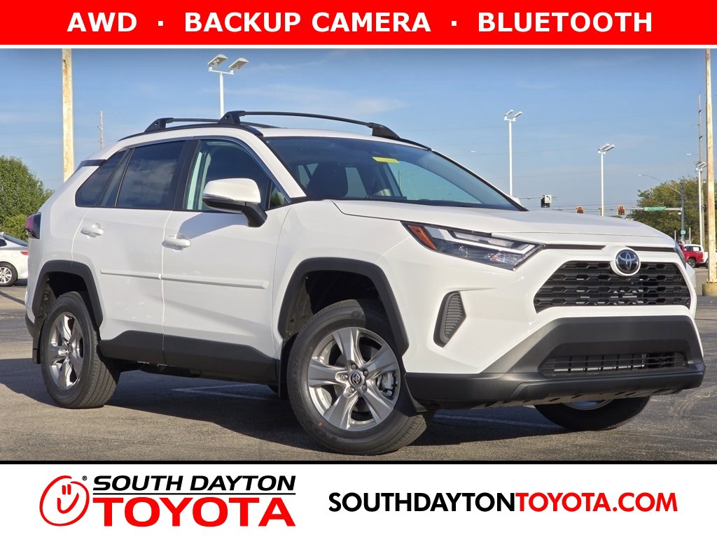 2025 Toyota RAV4 XLE's photo