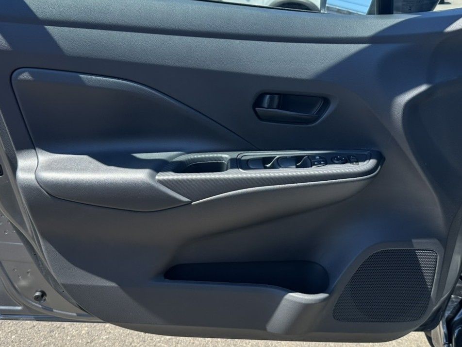 2025 Nissan Versa 1.6 S photo 12