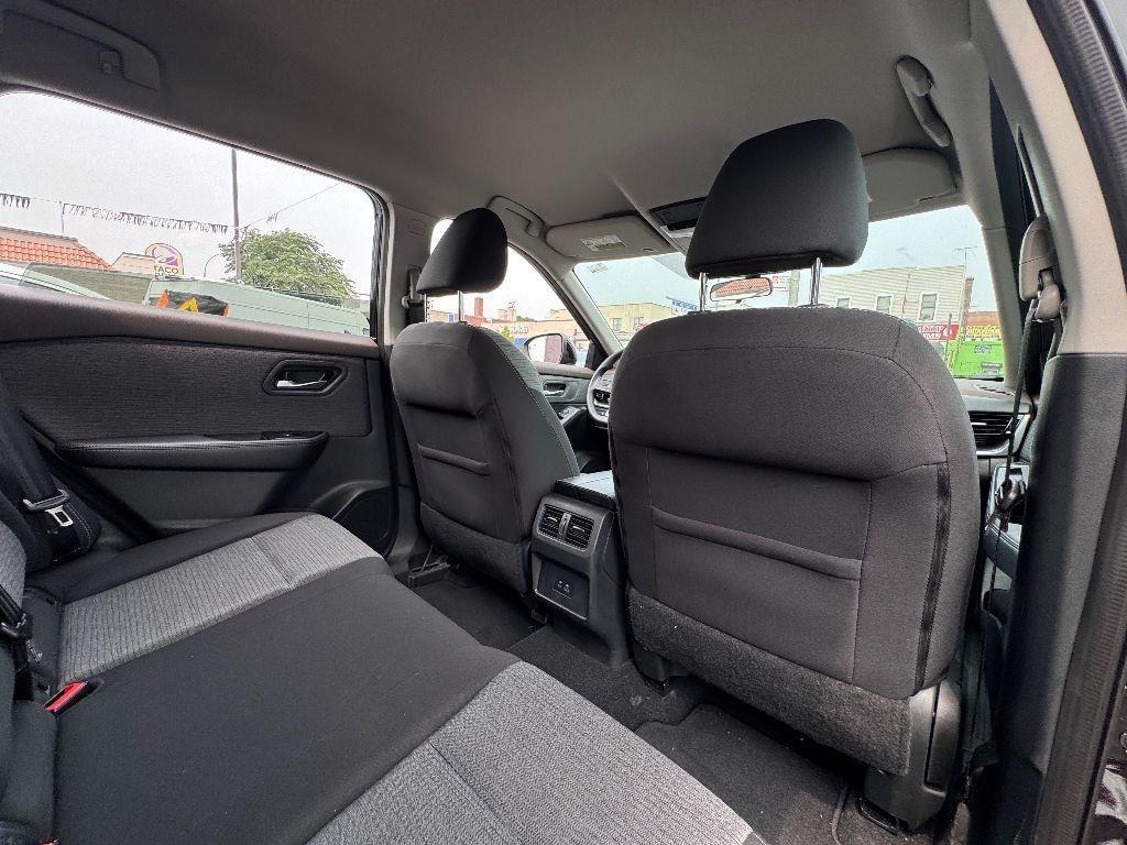 2021 Nissan Rogue SV photo 26